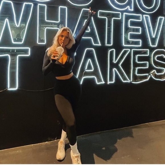 T/ala wearetala sculpt seamless wrap crop top in black - Picture 5 of 16